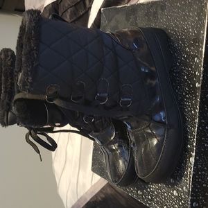 Womens Snowboots Size 9